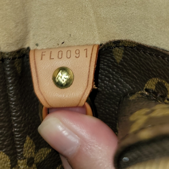 Louis Vuitton Luco Large Monogram Shoulder Bag - Picture 10 of 10